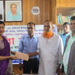 মতলব উত্তরে একটি বাড়ি একটি খামার প্রকল্পের ঋণ বিতরণ