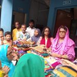 কুমিল্লা নগরীর কাপ্তানবাজারে কাপড় ও  টাকা বিতরণ