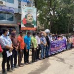 কুমিল্লা টুয়েন্টি ফোর টিভির বিরুদ্ধে মিথ্যা মামলার প্রতিবাদে সাংবাদিকদের মানববন্ধন ও প্রতিবাদ সমাবেশ