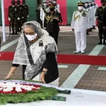 টুঙ্গিপাড়ায় বঙ্গবন্ধুর সমাধিতে প্রধানমন্ত্রী শেখ হাসিনার শ্রদ্ধা