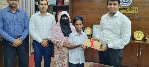 প্রধানমন্ত্রীর নজরে পড়া চাঁদপুরের সেই ‘ক্যান্টিন বয়’ রাব্বি এখন স্কুল ছাত্র