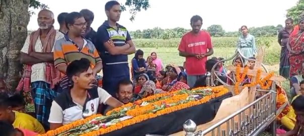 সীমান্তের এপারে বাবার মরদেহ, দেখতে পারলেন না ওপারের সন্তানরা