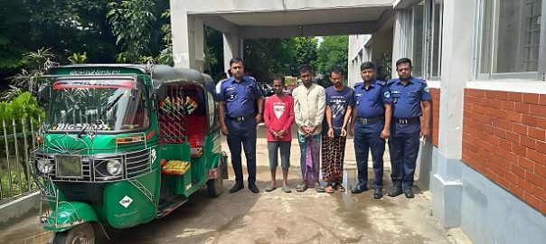 কুমিল্লায় আইসক্রিমে নেশাদ্রব্য মিশিয়ে সিএনজি ছিনতাই, গ্রেফতার ৩