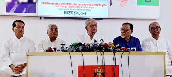 অর্থপাচারে দেশের অর্থনীতি ফোকলা হয়ে গেছে: মির্জা ফখরুল