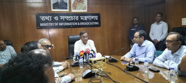 বিবাহিত ছাত্রীদের হল ছাড়ার নির্দেশ একেবারেই অযৌক্তিক : তথ্যমন্ত্রী