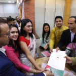 আ.লীগের মনোনয়ন ফরম নিলেন চিত্রনায়িকা নিপুণ