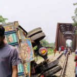 ফেনীতে ট্রাকে ট্রেনের ধাক্কায় নিহত ৩