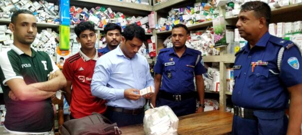 চাঁদপুরের ফরিদগঞ্জে তিন প্রতিষ্ঠানকে