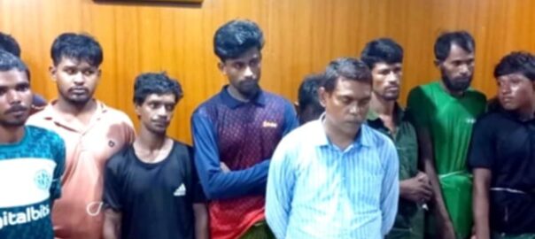 নদীতে ইলিশ ধরার সময়