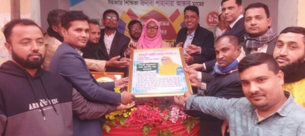 চাঁদপুরে ফুলসজ্জা গাড়িতে চড়ে