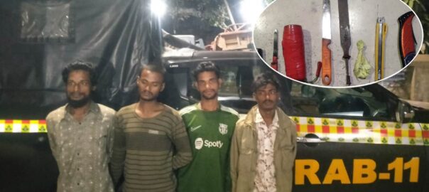 কুমিল্লা শহরে অস্ত্র ও মাদকসহ ৪ জন ছিনতাইকারী আটক