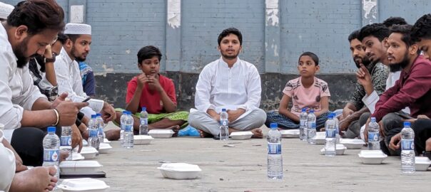 বিভিন্ন স্তরের মানুষদের নিয়ে ইফতার করলেন
