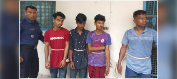 লাকসামে সাবেক মন্ত্রীর পরিত্যক্ত বাড়িতে