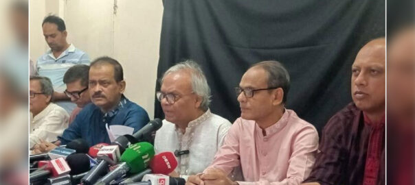 শেখ হাসিনা রাইফেল দিয়ে ইতিহাস পরিবর্তন করতে চেয়েছিলেন: রিজভী
