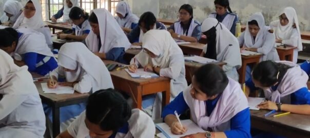 কুমিল্লায় এবারের এসএসসি পরীক্ষায় ছাত্রের চেয়ে