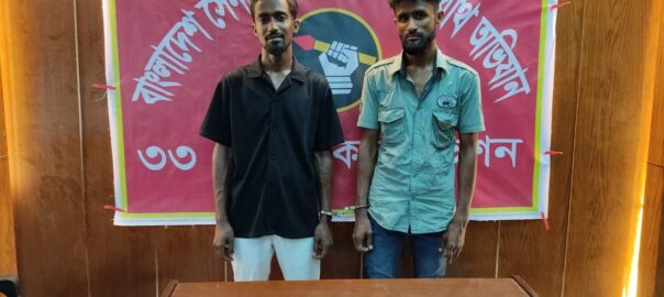 কুমিল্লার চকবাজারে সেনাবাহিনীর অভিযানে