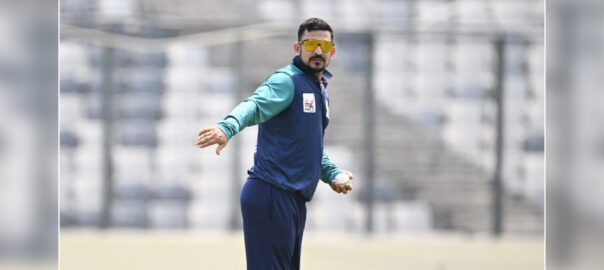 নিষেধাজ্ঞা কাটিয়ে মাঠে ফিরলেন