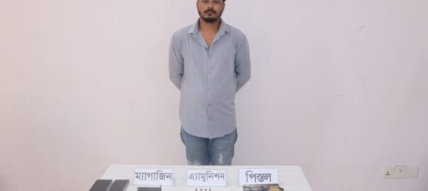 কুমিল্লা নগরীতে অস্ত্র ব্যবসায়ী আটক
