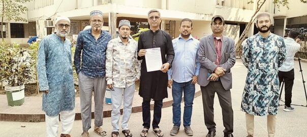 ওস্তাদ আয়েত আলী খাঁর কবর বিকৃতির অভিযোগে কুমিল্লা বাচাঁও মঞ্চের স্মারকলিপি