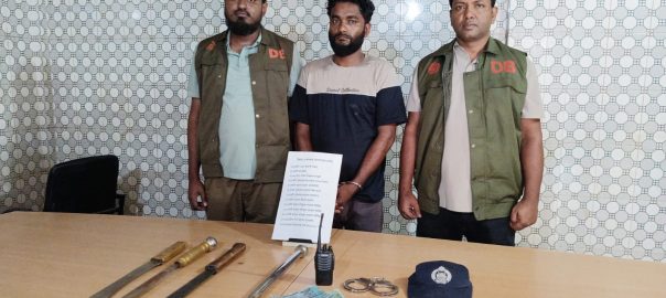 কুমিল্লায় বিদেশি পিস্তল, গুলি, মাদক ও দেশীয় অস্ত্রসহ ৮ মামলার আসামি গ্রেফতার