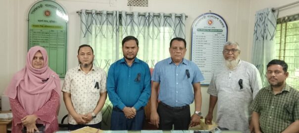 প্রাথমিক শিক্ষার যৌক্তিক দাবিতে কুমিল্লায় কালো ব্যাজ ধারণ কর্মসূচী