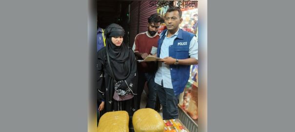 কুমিল্লায় ৬ কেজি গাঁজাসহ নারী মাদক কারবারি আটক