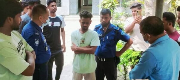 হোমনায় মাদকাসক্ত ছেলেকে পুলিশে দিলেন মা-বাবা
