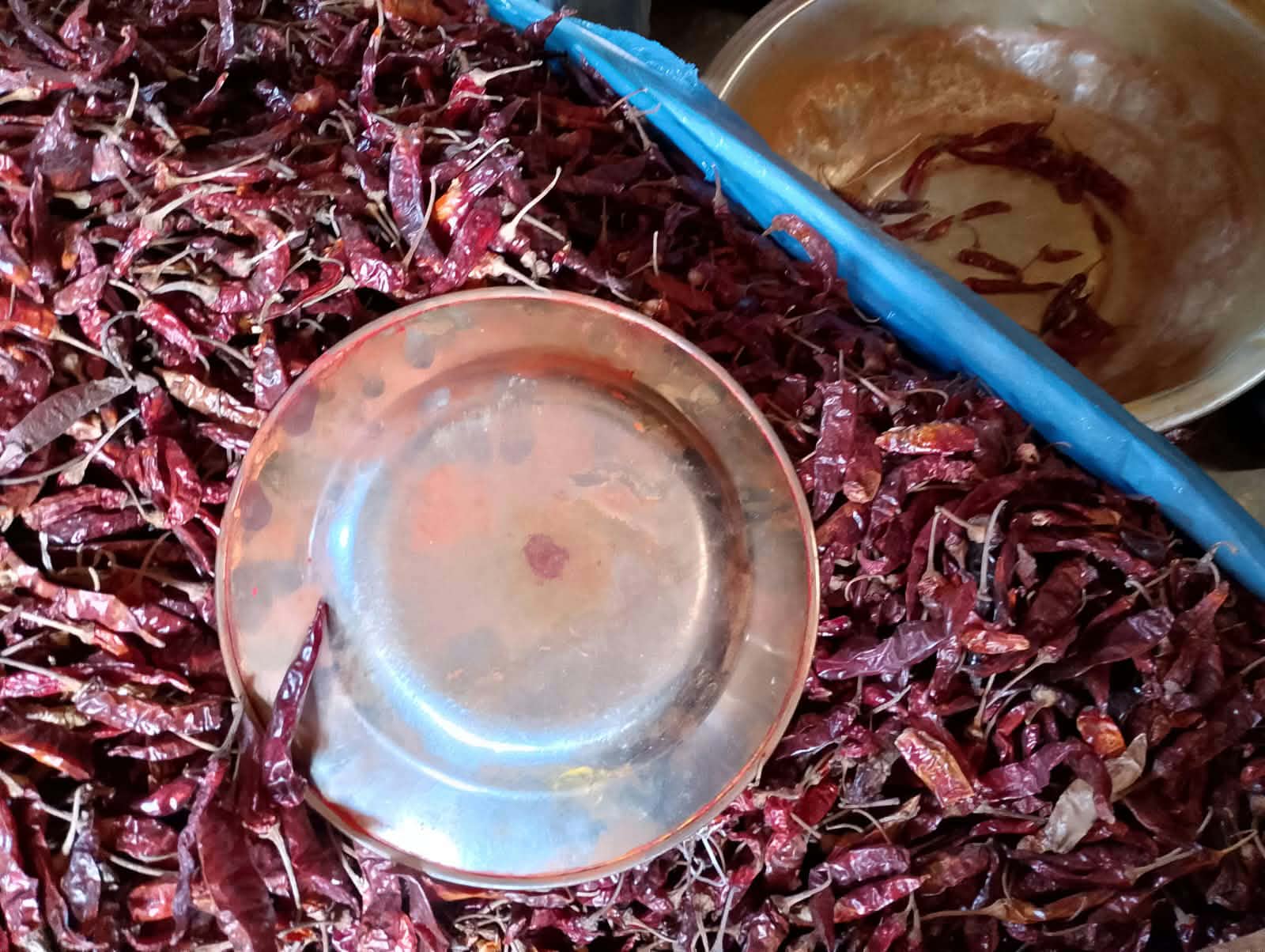কুমিল্লায় মসলার মিলে জরিমানা, ধ্বংস করা হলো রঙ মেশানো মরিচের গুঁড়া